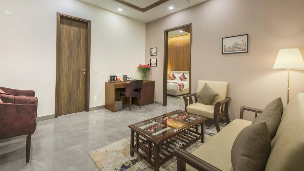 Comfort Inn Dhaliwals, غورغاون فندق