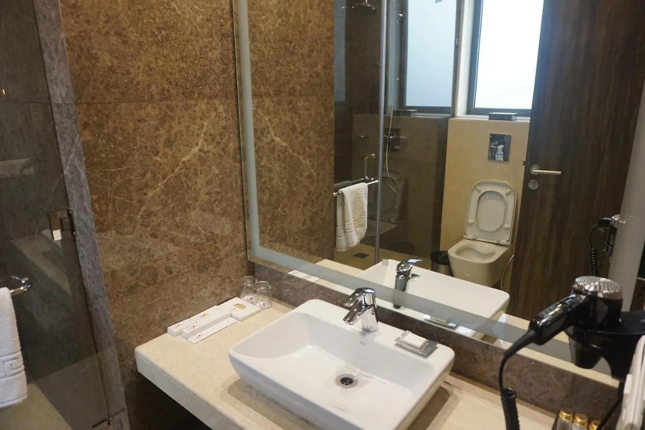 Comfort Inn Dhaliwals, Gurgaon 3*,